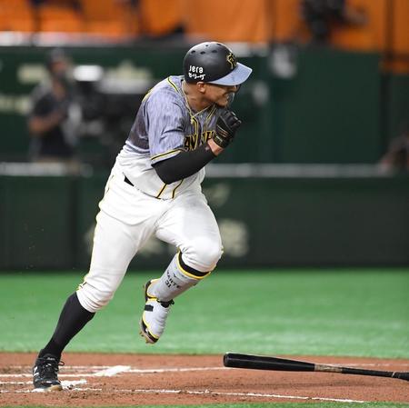 　６回、内野安打を放つマルテ（撮影・中田匡峻）