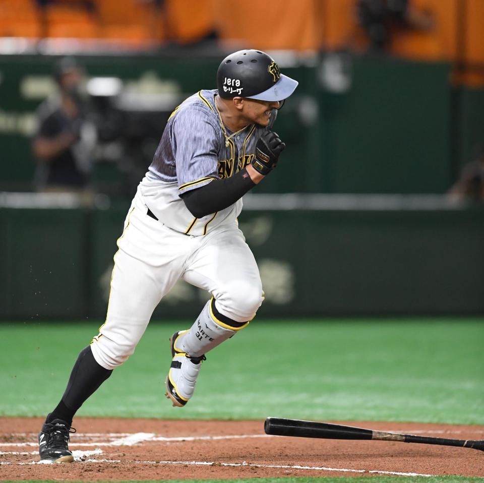 　６回、内野安打を放つマルテ（撮影・中田匡峻）