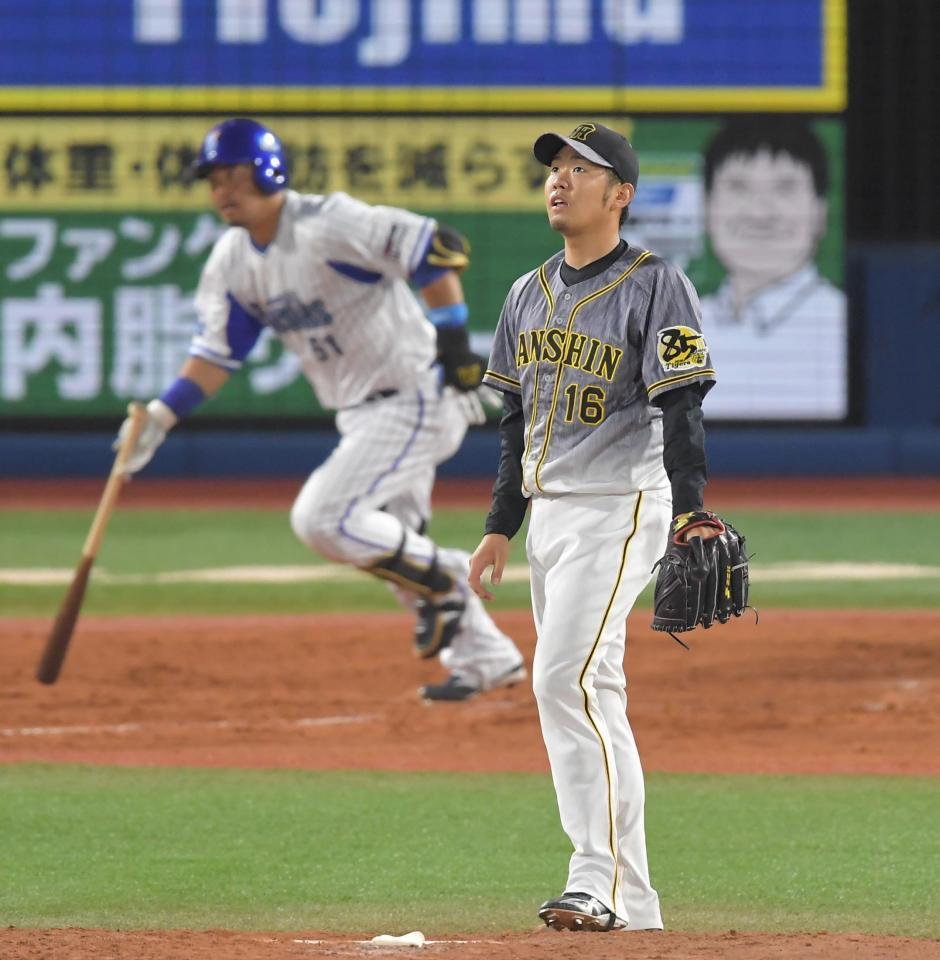 ５回、宮崎（左）に先制ソロを浴びる阪神・西勇（撮影・高部洋祐）