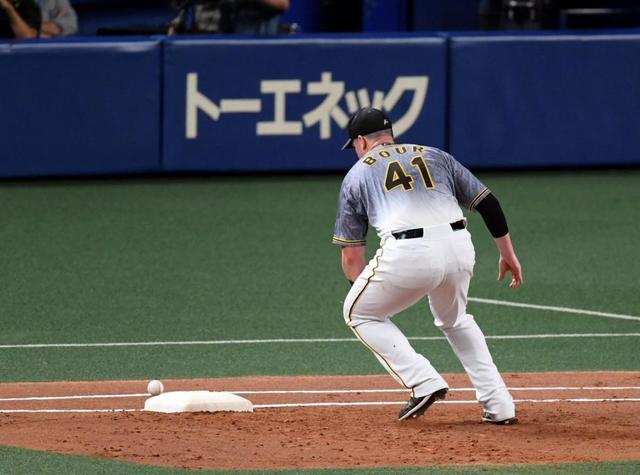 【写真】阪神新助っ人ボーア来日初失策　第１打席で安打、打撃上向きも守備でミス