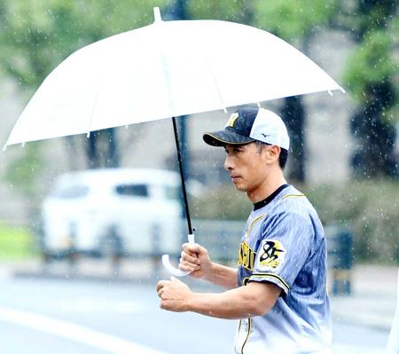 　練習を見届け球場へ移動する矢野監督