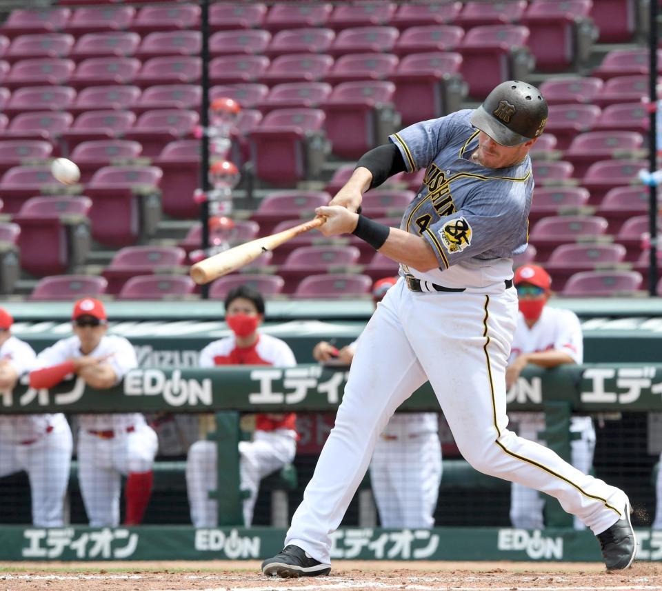 　３回、満塁弾を放つボーア