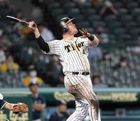 　７回、５号ソロを放つボーア