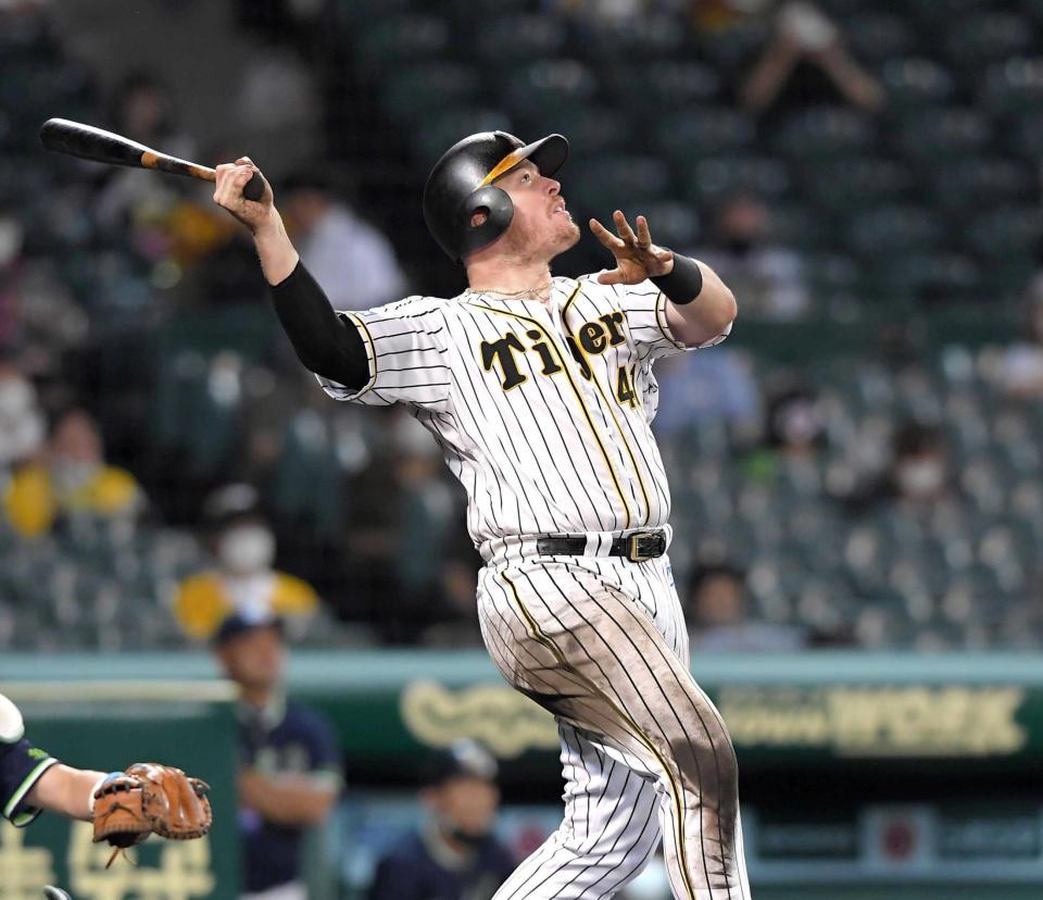 　７回、５号ソロを放つボーア