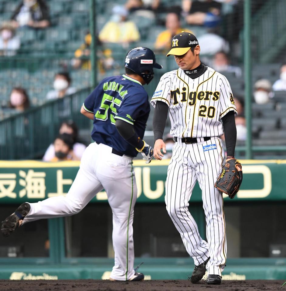 　２回、ヤクルトに先制を許す中田（撮影・飯室逸平）