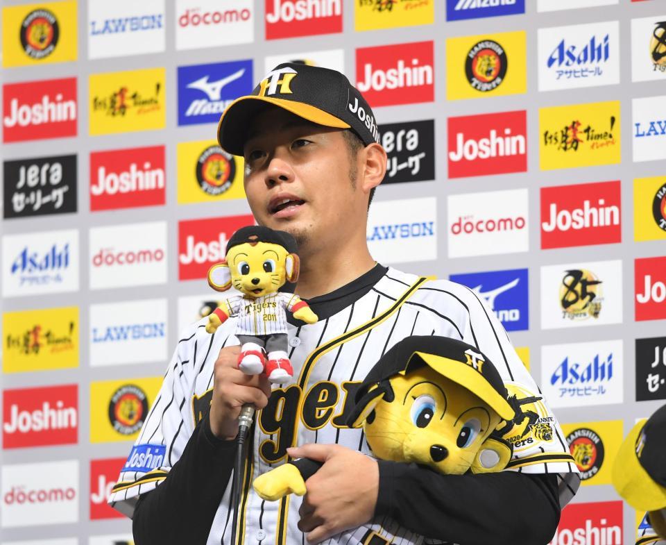 　お立ち台で異例の謝罪をする阪神・西勇輝