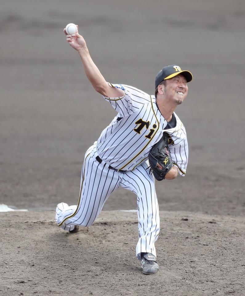 ６回から登板する藤川（代表撮影）