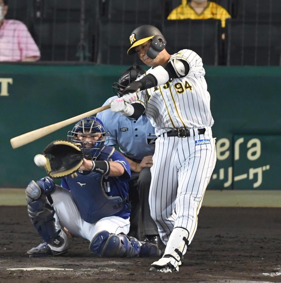 阪神 原口が今季甲子園初安打 思い切り初球からスイング 阪神タイガース デイリースポーツ Online