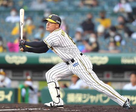 　１回、左犠飛を放つ福留