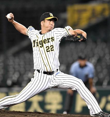 　力投する藤川球児＝７月９日