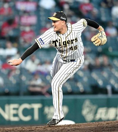 　声を発しながら力投する秋山（撮影・北村雅宏）