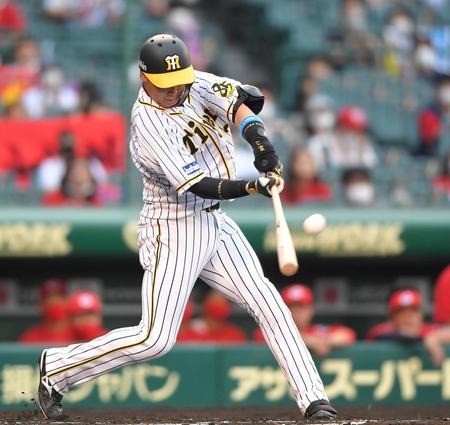 １回、中越えへ先制２ランを放つ大山（撮影・田中太一）