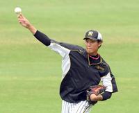 キャッチボールする藤浪（撮影・山口登）