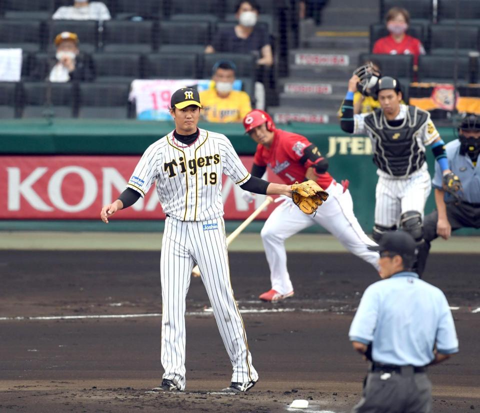 １回、藤浪は鈴木誠を併殺に打ち取る（撮影・山口登）