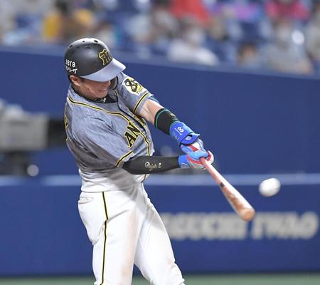 　７回、逆転の３点適時二塁打を放つ阪神・北條（撮影・高部洋祐）