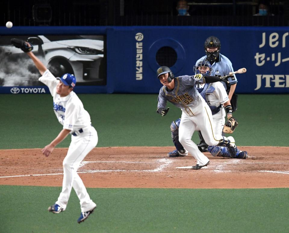 ５回、内野安打を放つ陽川＝ナゴヤドーム