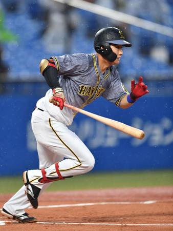 １回、適時打を放つ木浪（撮影・西岡正）