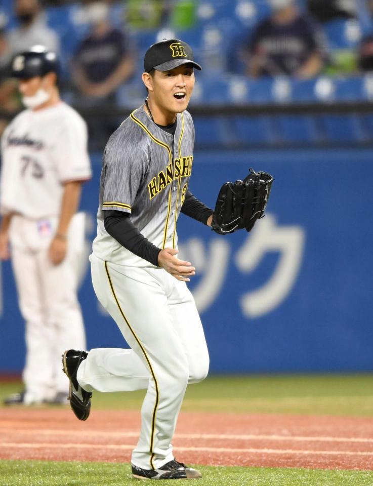 　６回、西浦を併殺に斬り笑顔の望月