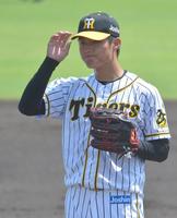 １回、オリックス・杉本裕太郎に３点本塁打を打たれて、暗い表情の阪神・西純矢＝西宮市・鳴尾浜球場（撮影・林俊志）