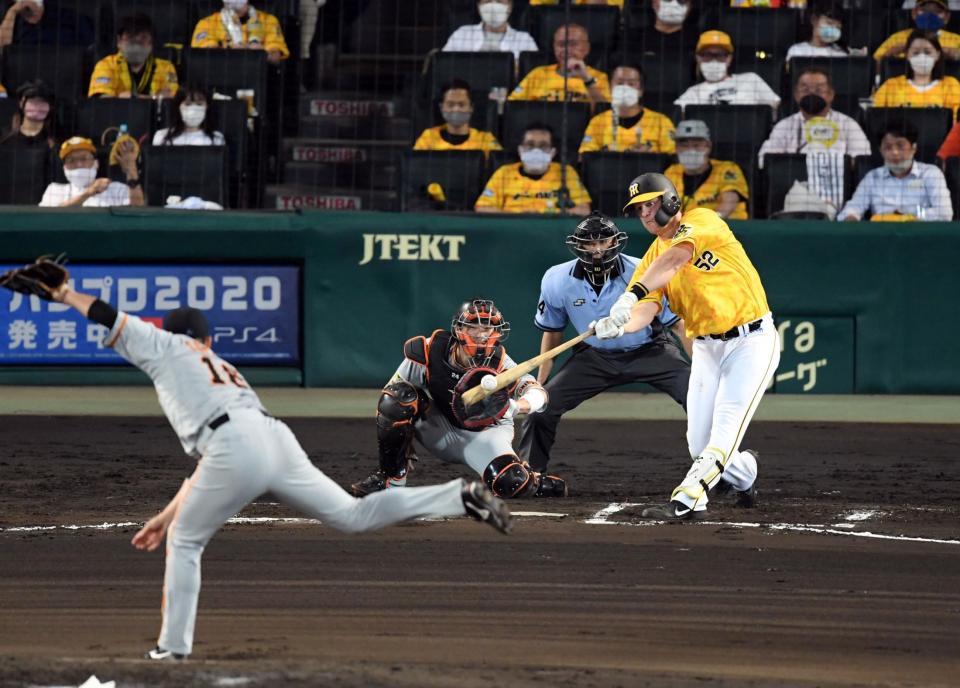 　６回、サンズは左越えに２ランを放つ（撮影・山口登）