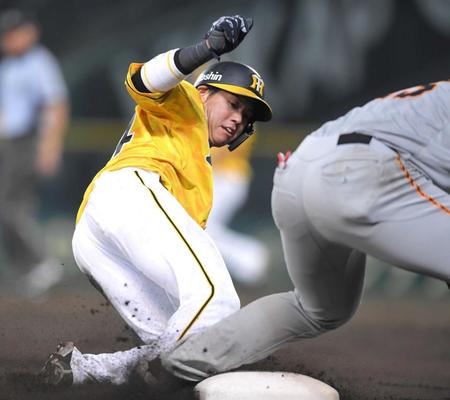 　４回、三盗を決める梅野