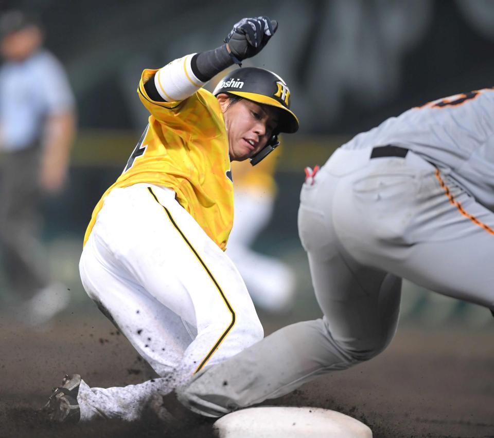 　４回、三盗を決める梅野