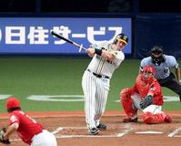 　３回、ボーアは右前に適時打を放つ