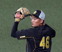 登板に向け調整する阪神・秋山（撮影・山口登）