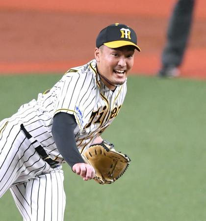 　１回、２死満塁のピンチに気迫の投球で堂林を三振に斬る秋山