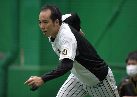 　走り込む青柳（撮影・田中太一）