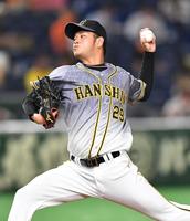 巨人打線を相手に力投する阪神・高橋遥人＝東京ドーム（撮影・西岡正）