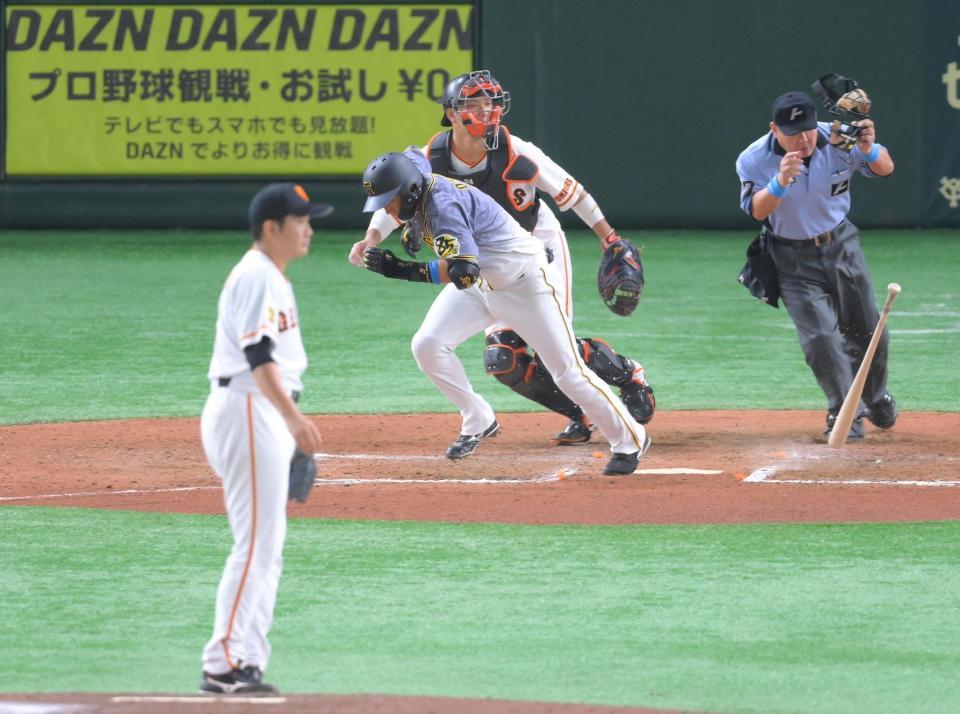 ７回、三ゴロに倒れた阪神・大山（投手・菅野）＝東京ドーム（撮影・堀内翔）