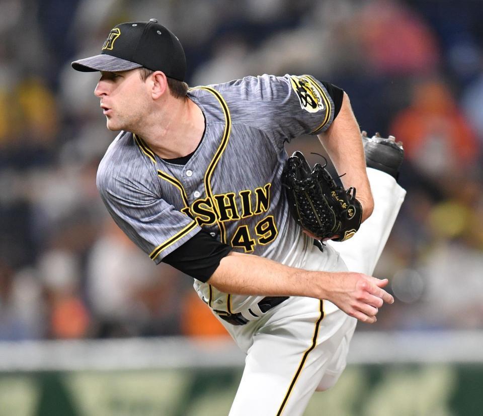 ８回に登板し力投する阪神・ガンケル＝東京ドーム（撮影・西岡正）