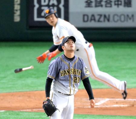 　４回、岡本に先制のソロを浴びた高橋（撮影・堀内翔）