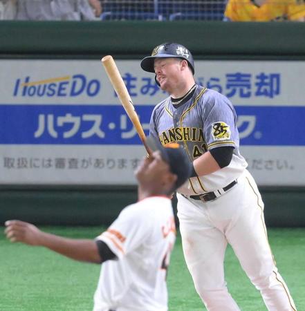 　２回、右飛に倒れたボーア