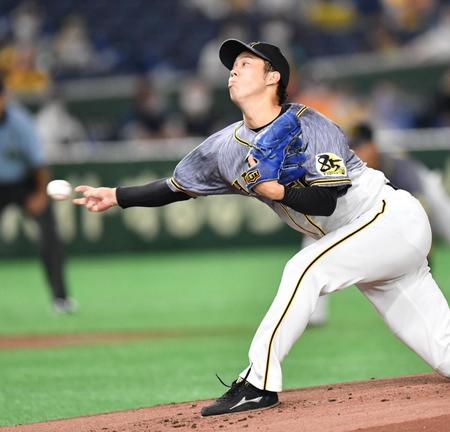 巨人打線を相手に力投する阪神・青柳＝東京ドーム（撮影・西岡正）