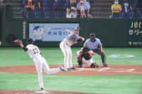 ４回、見逃し三振に倒れる阪神・ボーア＝東京ドーム（撮影・堀内翔）