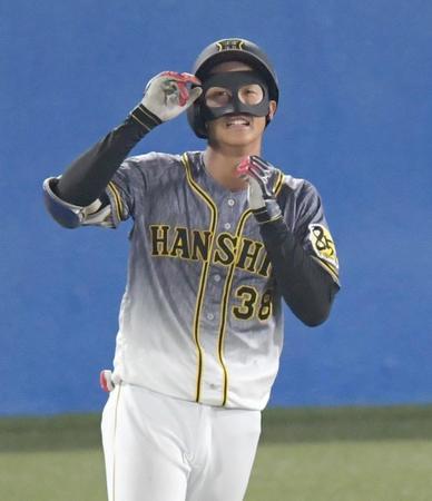 　８回、投ゴロに倒れ悔しがる阪神・小幡（撮影・金田祐二）