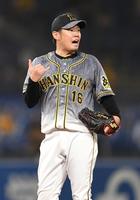 　６回、ナインに声をかける阪神・西勇（撮影・中田匡峻）