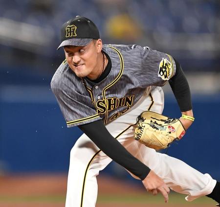 力投する先発の阪神・秋山＝神宮球場（撮影・中田匡峻）