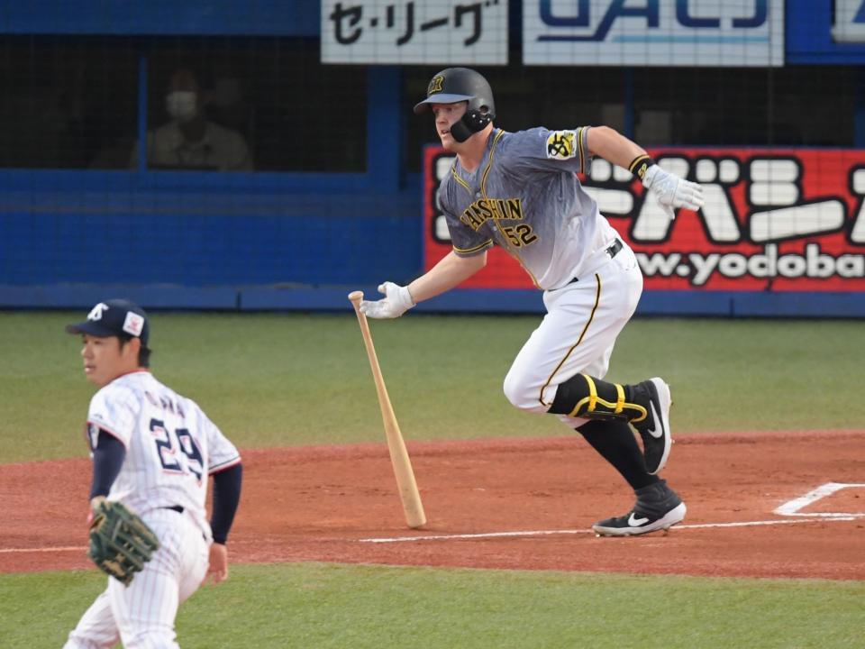 １回、先制適時打を放つ阪神・サンズ＝神宮（撮影・金田祐二）