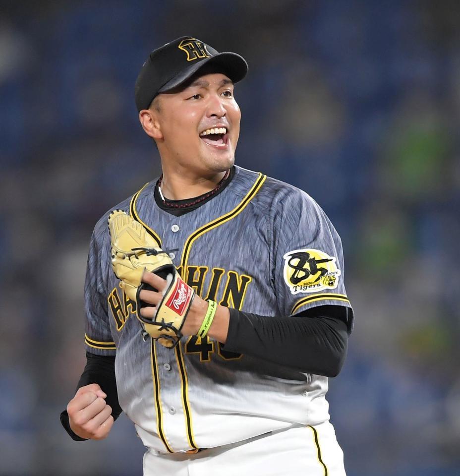 ６回、雄叫びを挙げる秋山（撮影・田中太一）