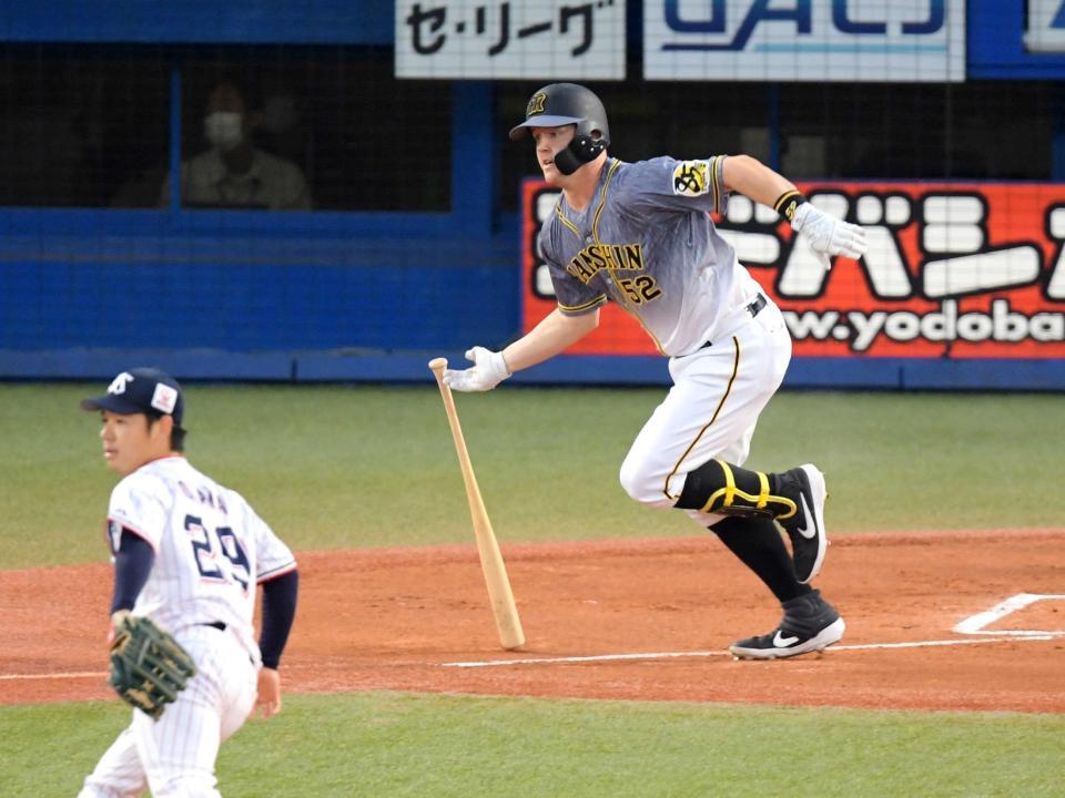 　１回、右前先制適時打を放つサンズ