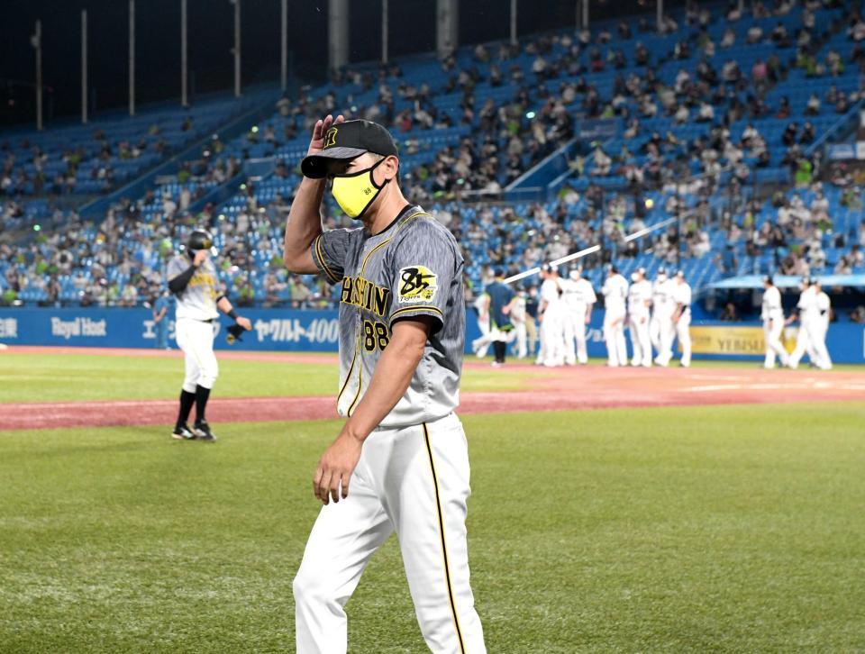 　引き揚げる矢野監督