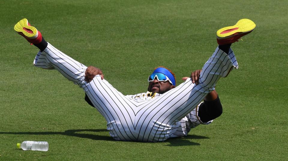 　ウオーミングアップするガルシア（撮影・北村雅宏）