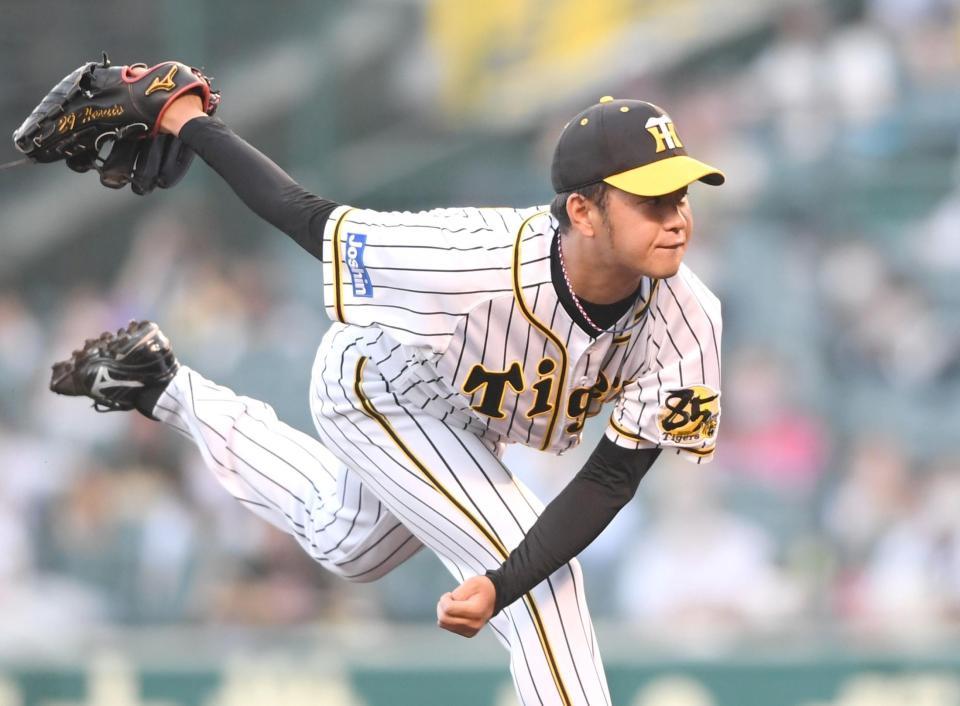 　力投する阪神先発・高橋＝甲子園（撮影・田中太一）