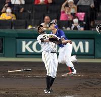 　５回、阪神・ガルシアは中日・郡司裕也に同点適時打を許す