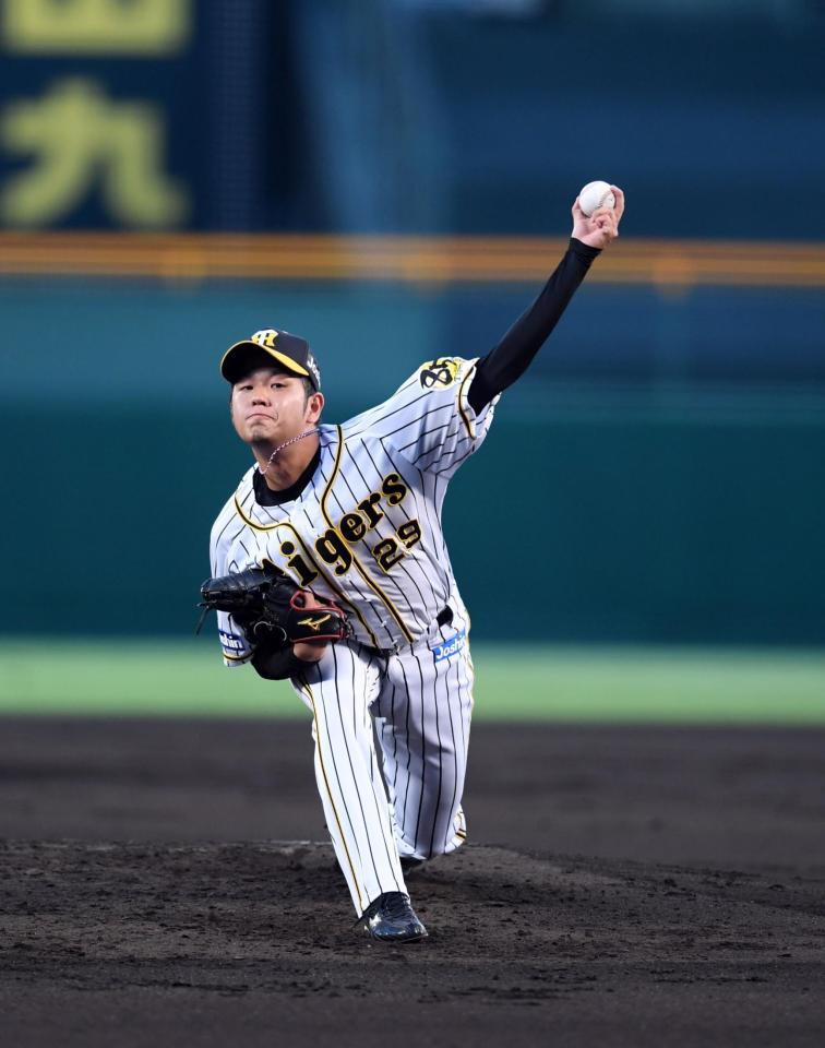 　先発し力投する阪神・高橋＝甲子園（撮影・山口登）