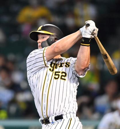 ６回、２打席連続の１１号ソロを放つサンズ（撮影・飯室逸平）