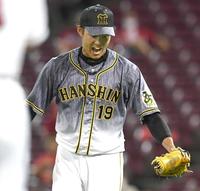 　４回、田中広を三振に斬り雄叫びをあげる藤浪（撮影・飯室逸平）